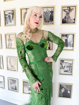 2011 Tom Ford Emerald Green Embroidered Sheer Tulle Lace Velvet-Bra Trained Editorial Gown