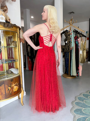 2001 Giorgio Armani 'Kate Moss for Vogue' Magazine Cover Fully-Beaded Ruby Red Silk Tulle Finale Gown