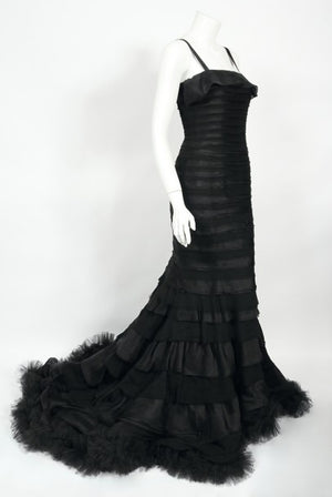 2011 Oscar de la Renta Runway Black Ruched Silk Hourglass Trained Mermaid Gown
