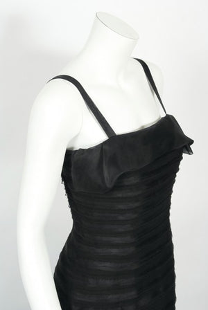 2011 Oscar de la Renta Runway Black Ruched Silk Hourglass Trained Mermaid Gown