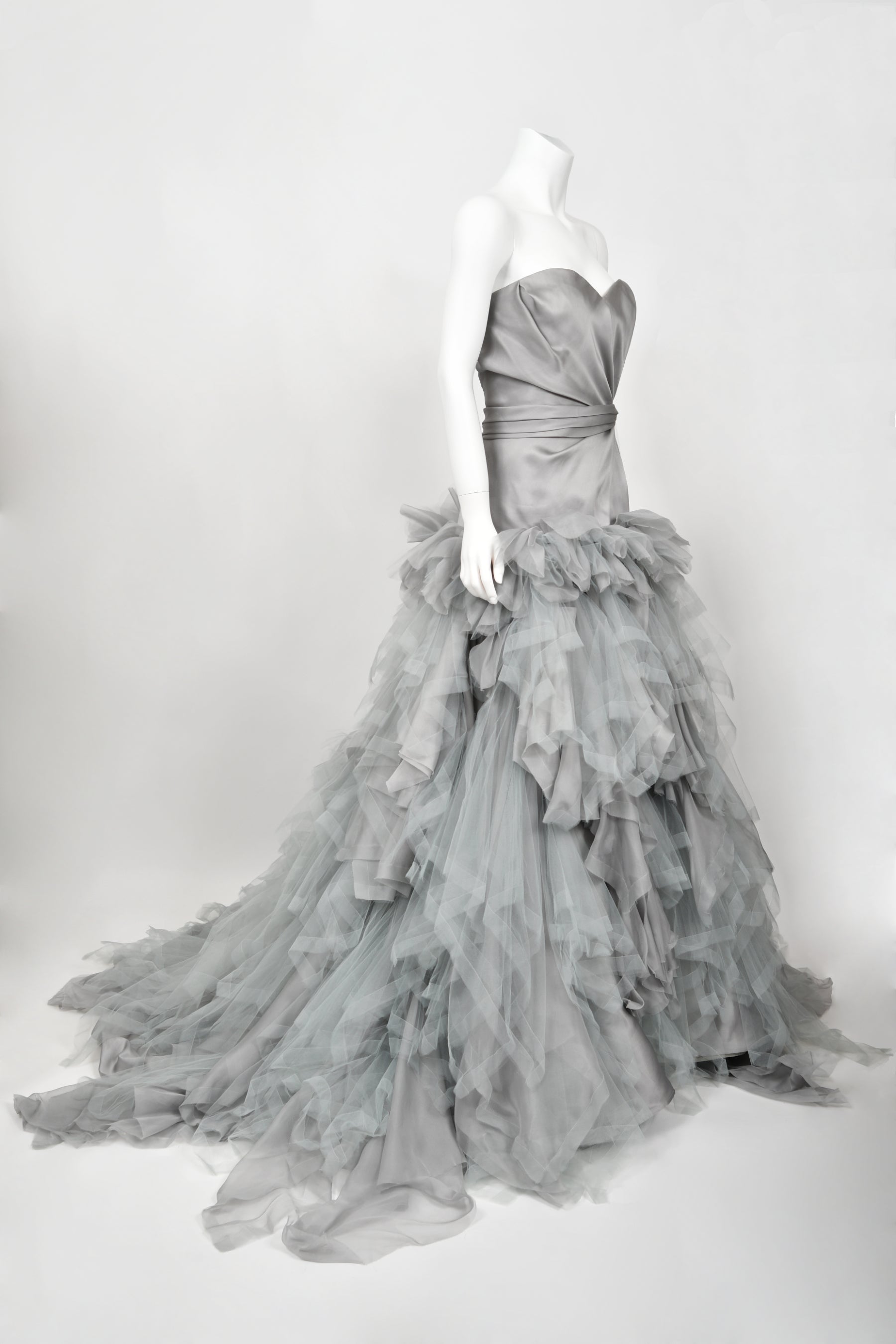 2013 Oscar de la Renta Dove-Grey Silk Strapless Bustier Tiered Tulle G - Timeless Vixen 2013 Oscar de la Renta Dove-Grey Silk Strapless Bustier Tiered Tulle G - Timeless Vixen