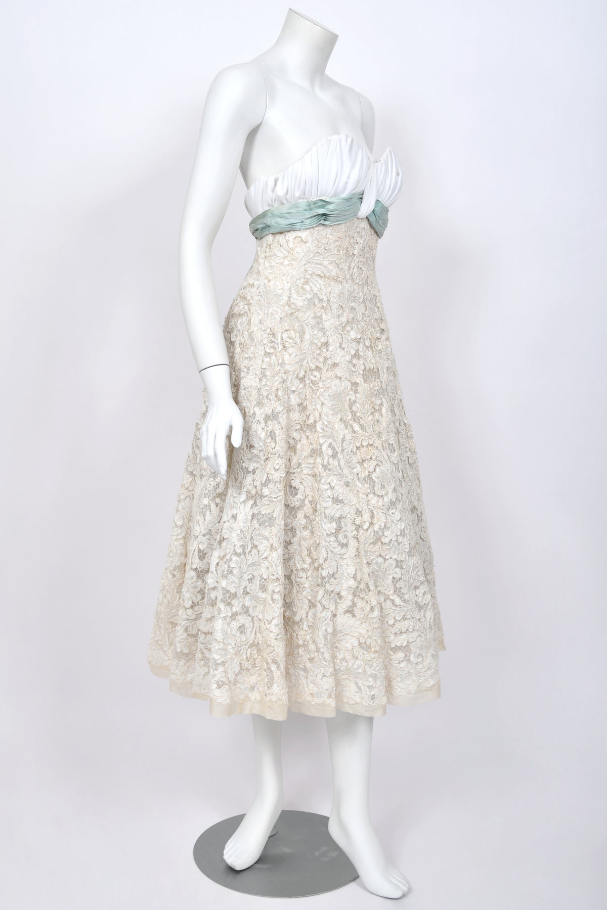 1956 Pierre Balmain Haute Couture Ivory French Lace Strapless Bustier Full-Skirt Dress