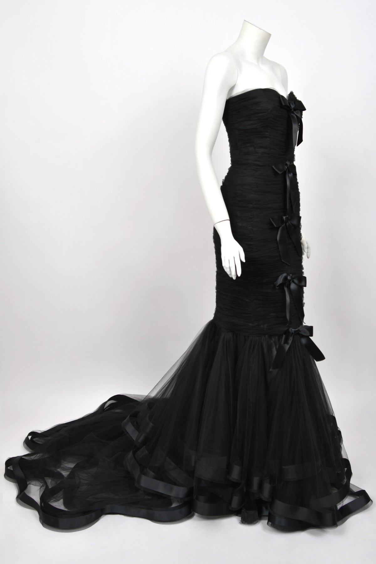 2011 Oscar de la Renta Black Ruched Silk Strapless Bustier Hourglass Trained Gown