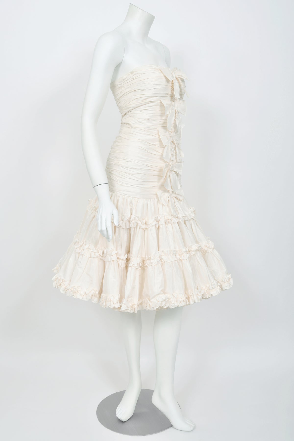 2007 Oscar de la Renta Runway Ivory White Ruched Silk Bustier Strapless Dress