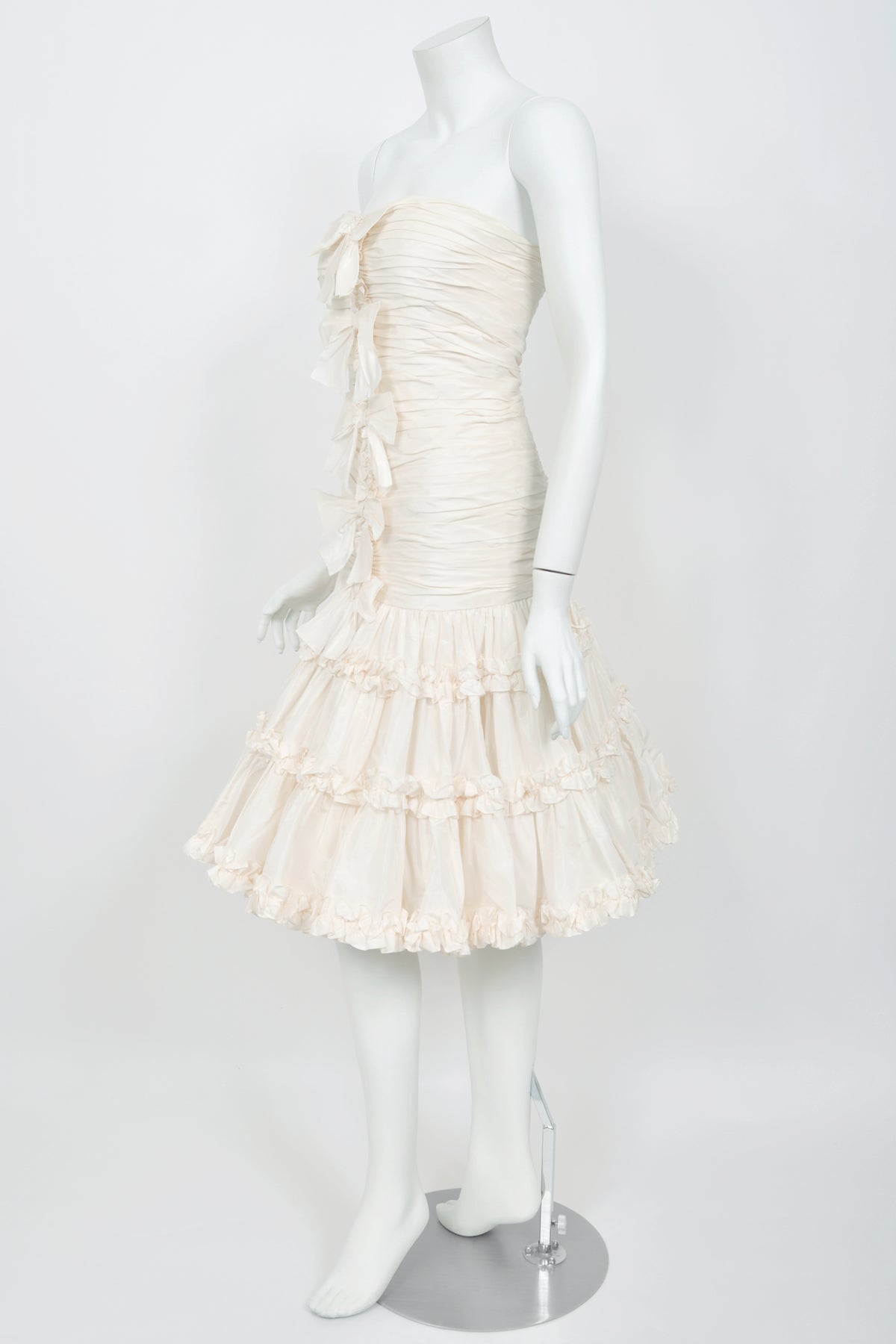2007 Oscar de la Renta Runway Ivory White Ruched Silk Bustier Strapless Dress