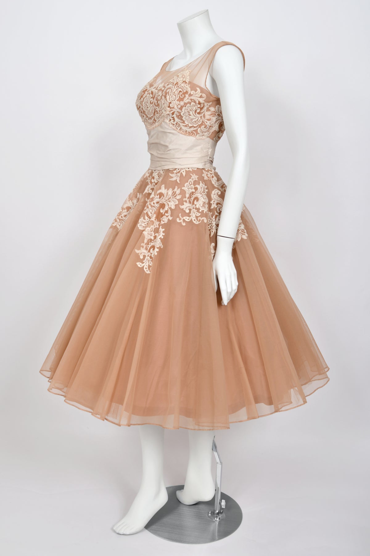 1950&#39;s Peggy Hunt Ivory Silk Appliquéd French Lace Nude-Illusion Full Skirt Dress