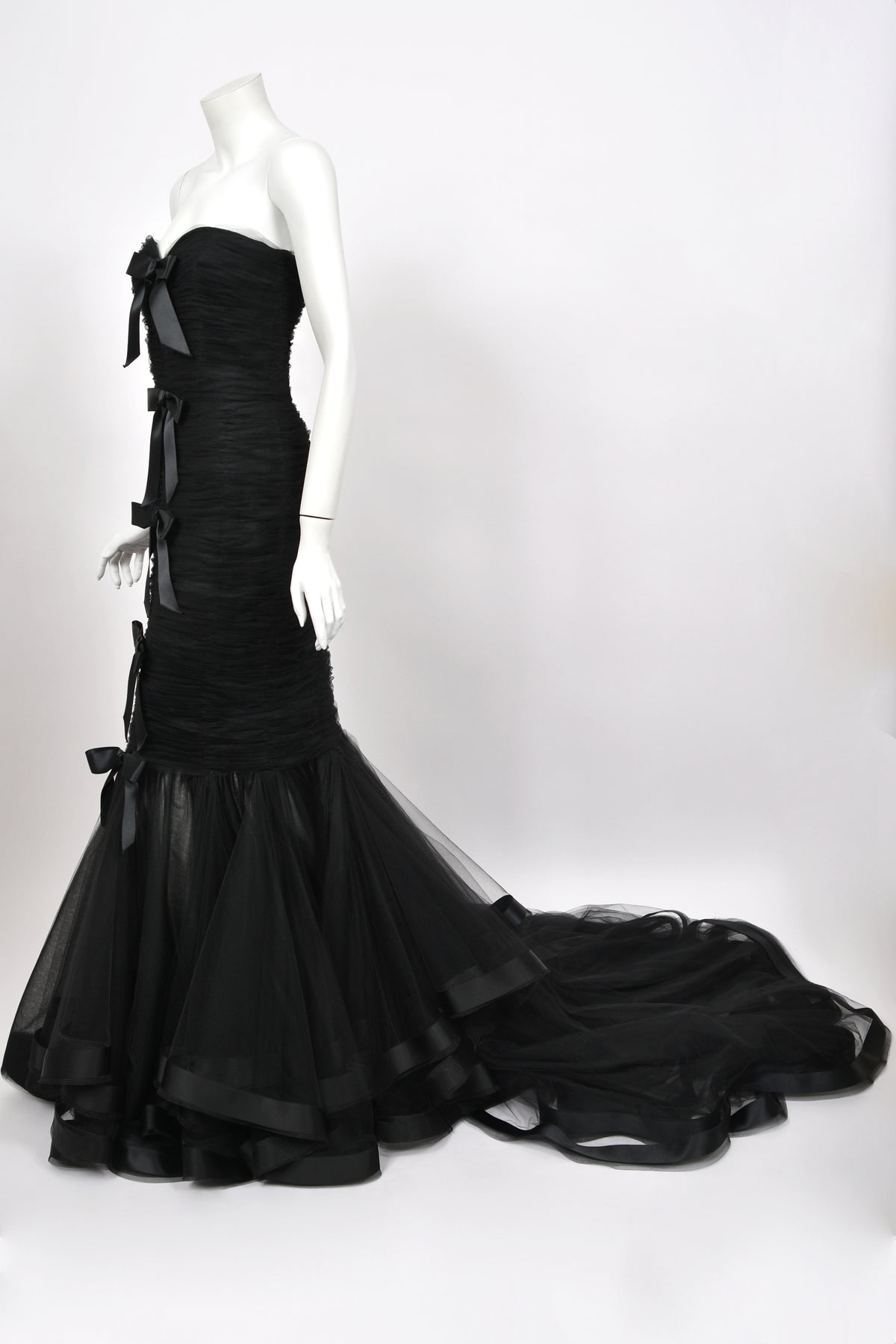2011 Oscar de la Renta Black Ruched Silk Strapless Bustier Hourglass Trained Gown