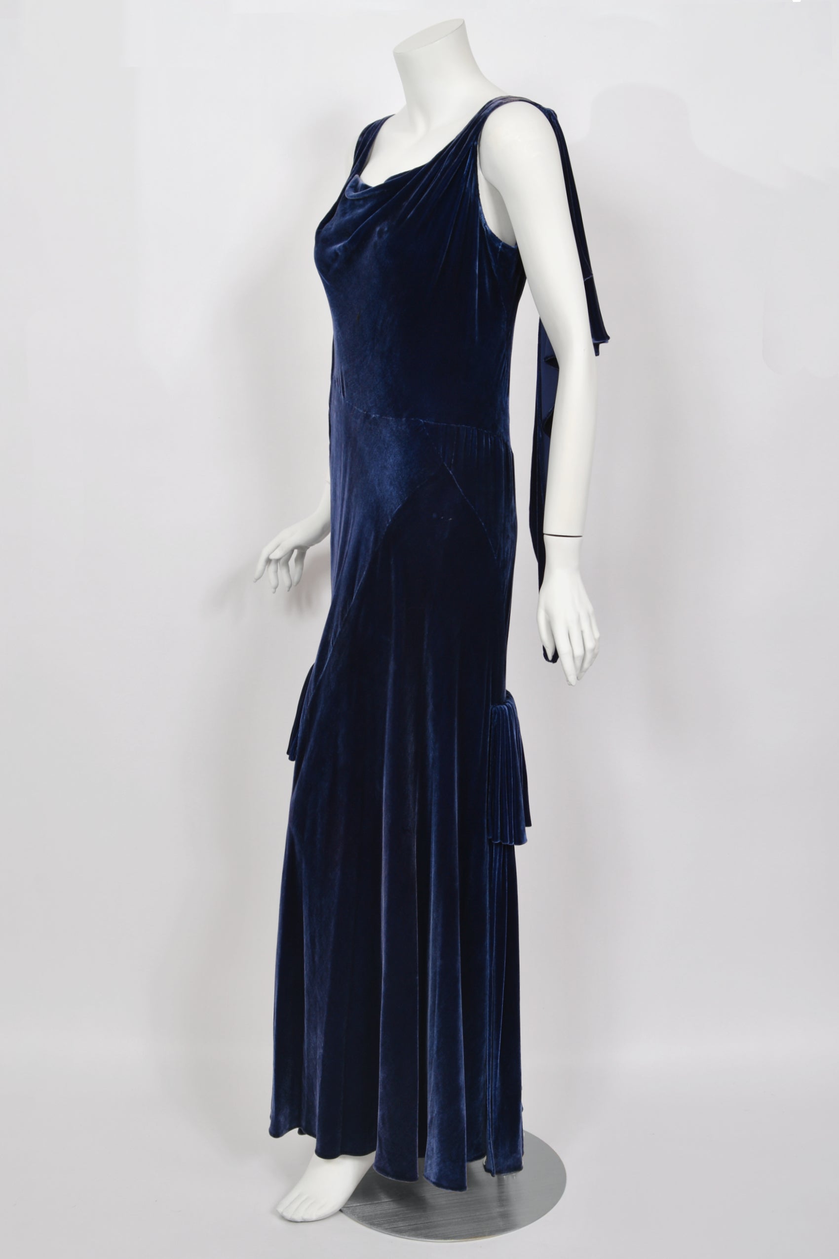 Vintage 1930 Molyneux Haute Couture Documented Sapphire Blue Silk Velvet Bias-Cut Gown - Timeless Vixen Vintage 1930 Molyneux Haute Couture Documented Sapphire Blue Silk Velvet Bias-Cut Gown - Timeless Vixen