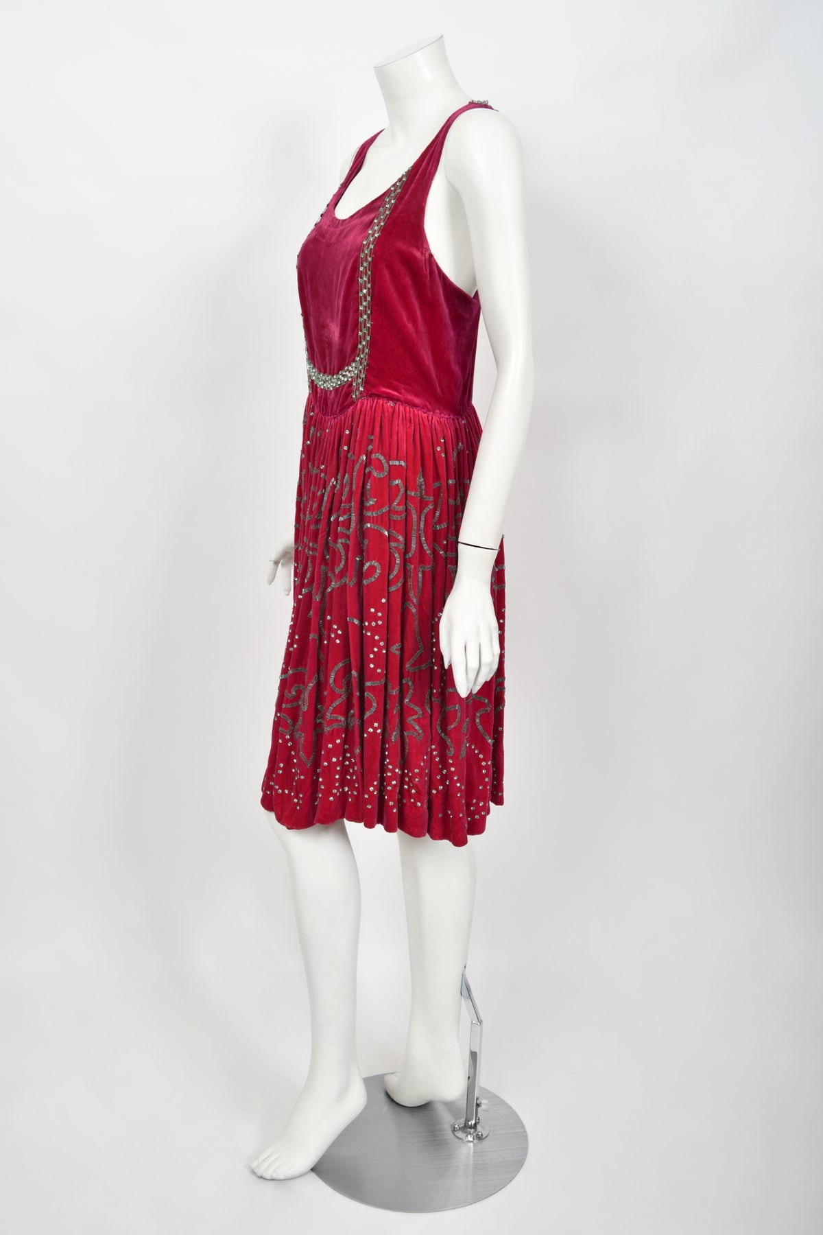 1920&#39;s Magenta Pink Beaded &amp; Rhinestone Velvet Back Cut-Out Flapper Dress