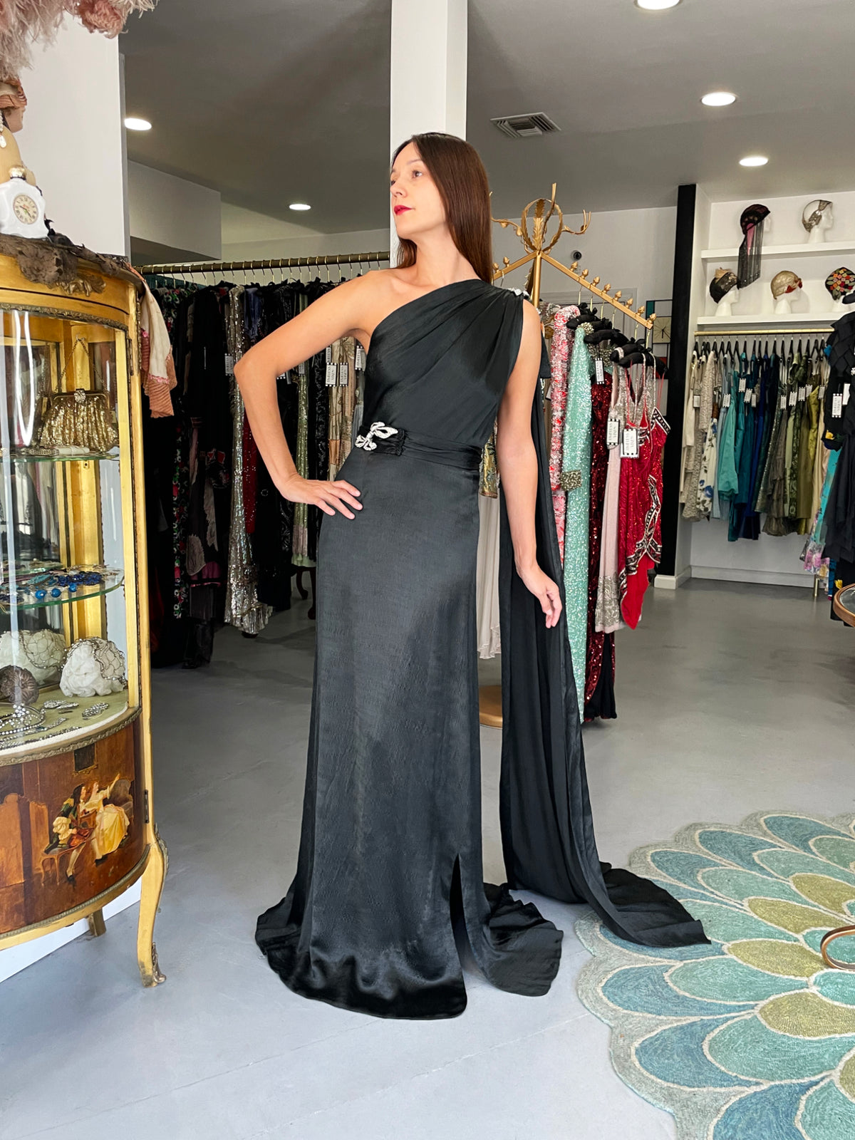 1930&#39;s Milgrim Couture Black Silk Rhinestone Deco-Bows Asymmetric Trained Gown