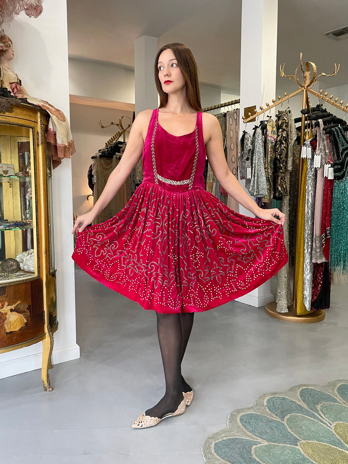 1920&#39;s Magenta Pink Beaded &amp; Rhinestone Velvet Back Cut-Out Flapper Dress