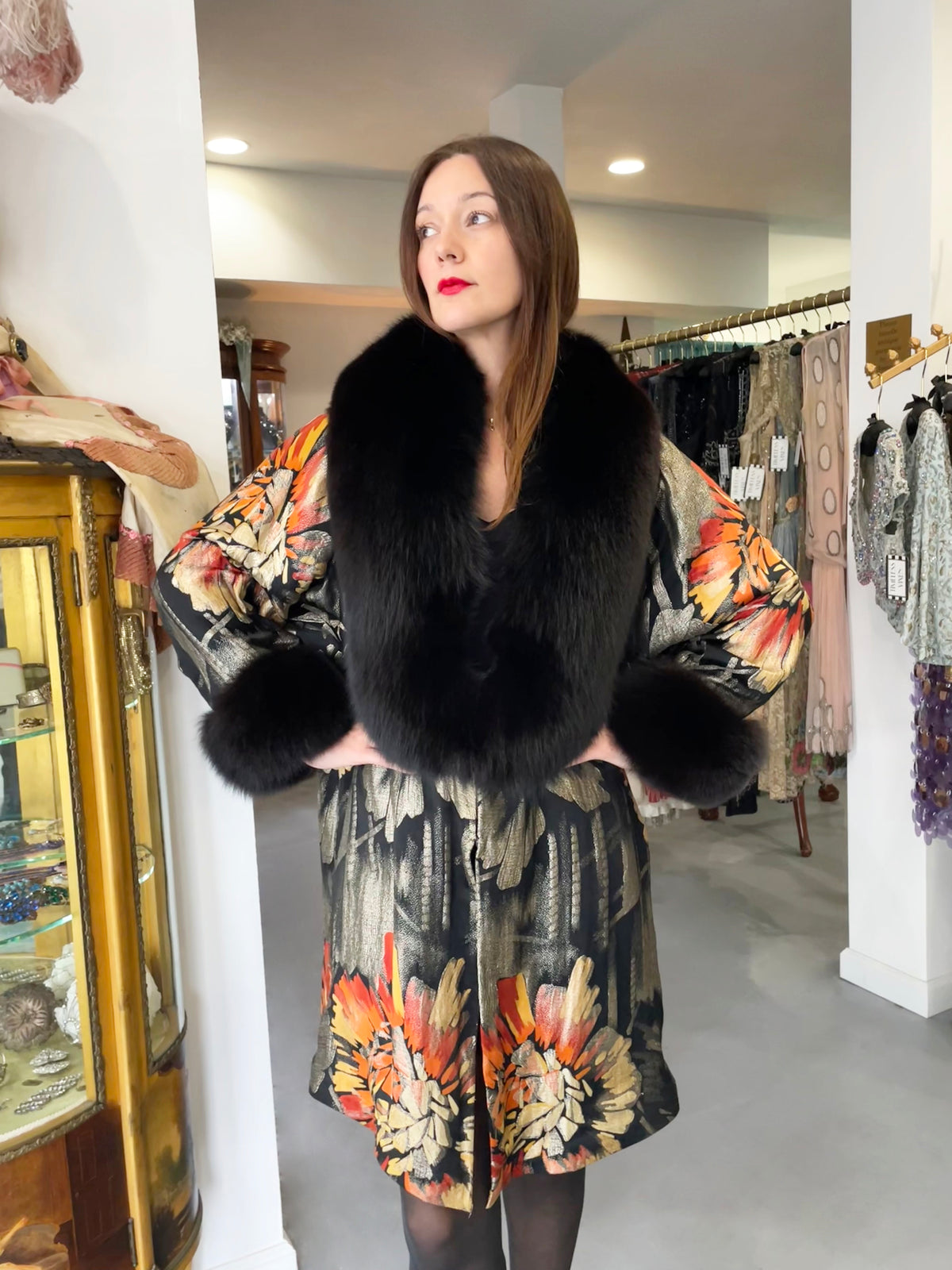 1920&#39;s Metallic Art-Deco Floral Lamé &amp; Fox Fur Dolman-Sleeve Flapper Coat