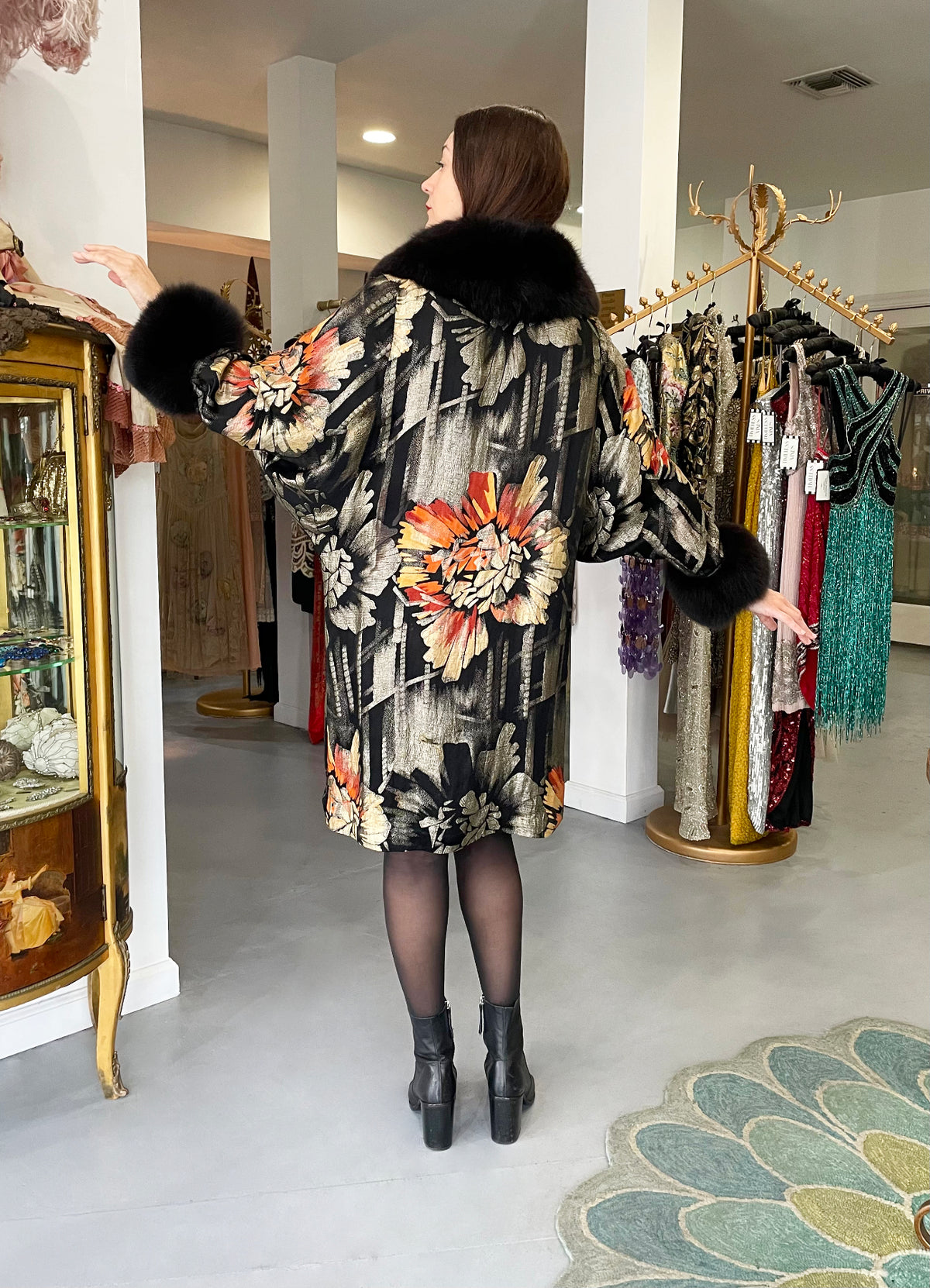 1920&#39;s Metallic Art-Deco Floral Lamé &amp; Fox Fur Dolman-Sleeve Flapper Coat