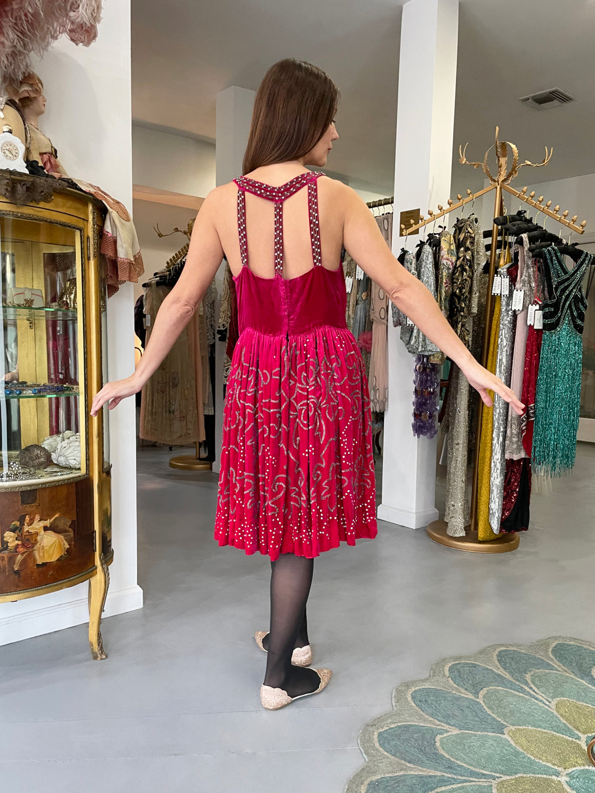 1920&#39;s Magenta Pink Beaded &amp; Rhinestone Velvet Back Cut-Out Flapper Dress