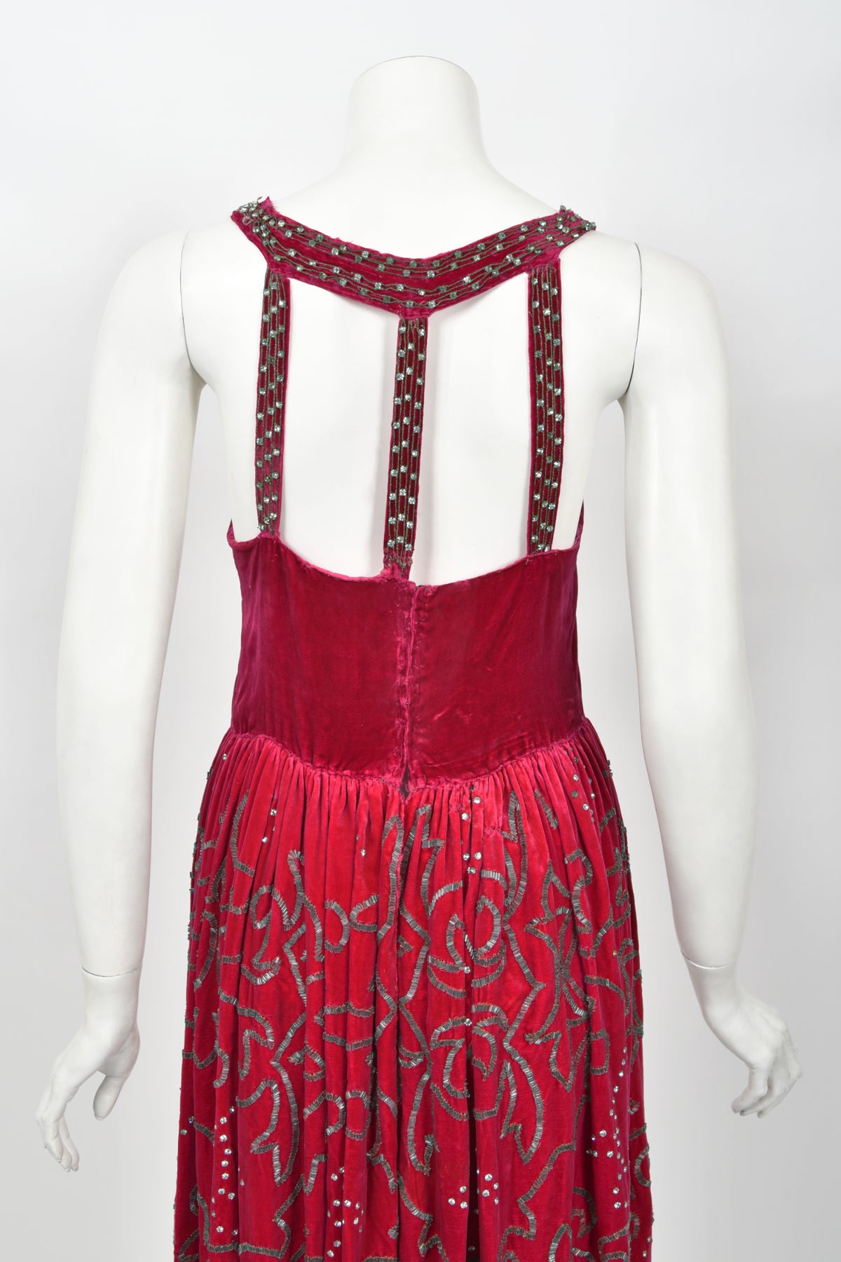 1920&#39;s Magenta Pink Beaded &amp; Rhinestone Velvet Back Cut-Out Flapper Dress