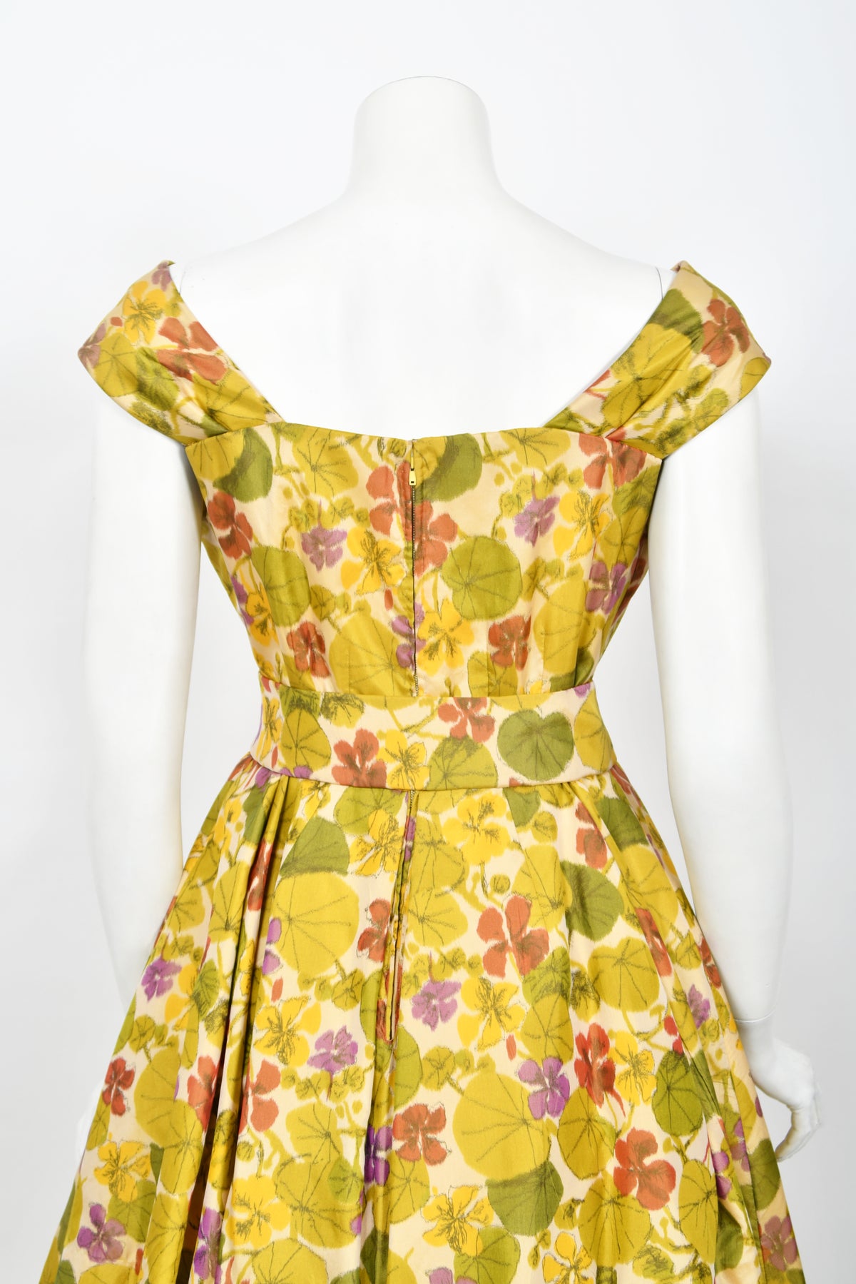 1950&#39;s Lanvin Castillo Haute Couture Watercolor Floral Silk Print Full-Skirt Gown
