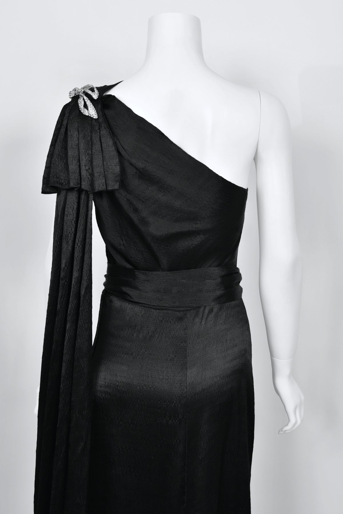 1930&#39;s Milgrim Couture Black Silk Rhinestone Deco-Bows Asymmetric Trained Gown