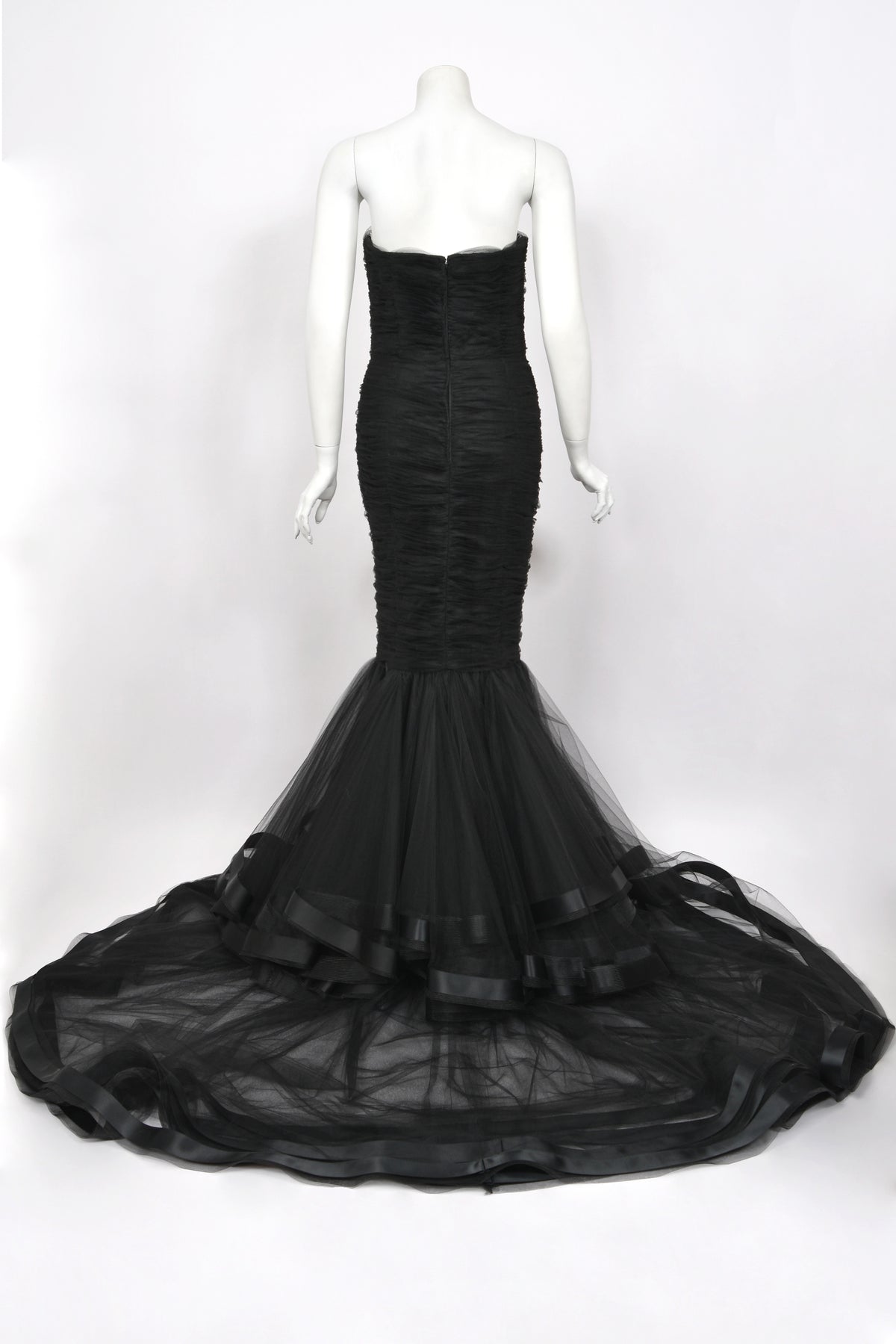 2011 Oscar de la Renta Black Ruched Silk Strapless Bustier Hourglass Trained Gown