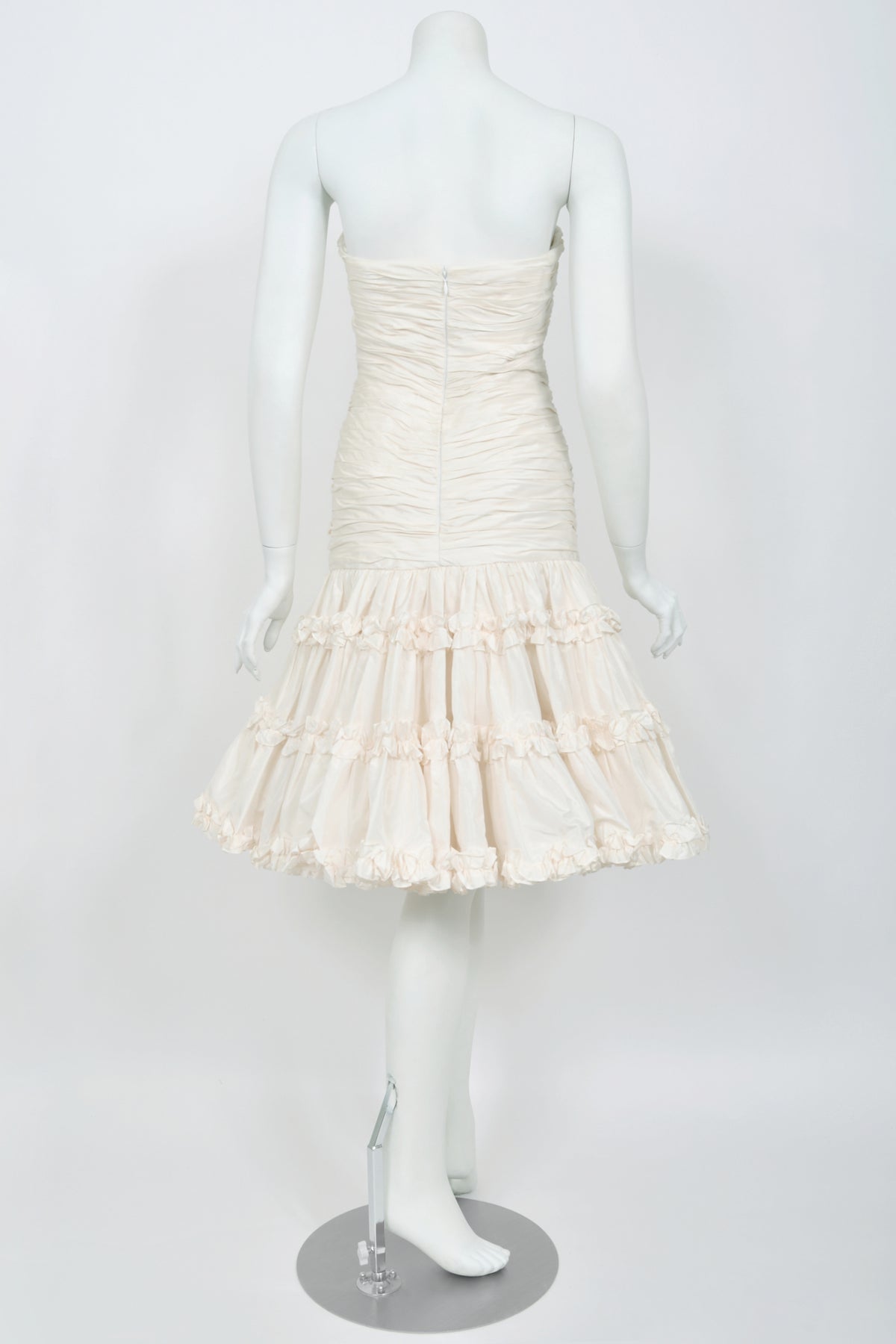 2007 Oscar de la Renta Runway Ivory White Ruched Silk Bustier Strapless Dress