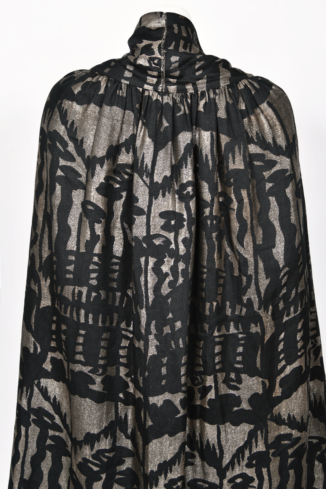 1920&#39;s Liberty &amp; Co Couture Metallic Gold Lamé Silk Art-Deco Motif Cape