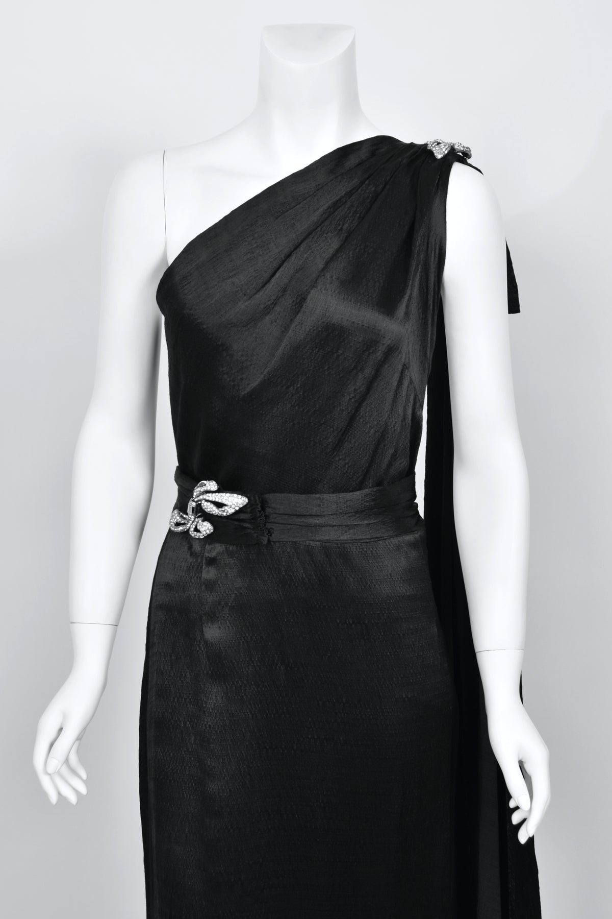 1930&#39;s Milgrim Couture Black Silk Rhinestone Deco-Bows Asymmetric Trained Gown