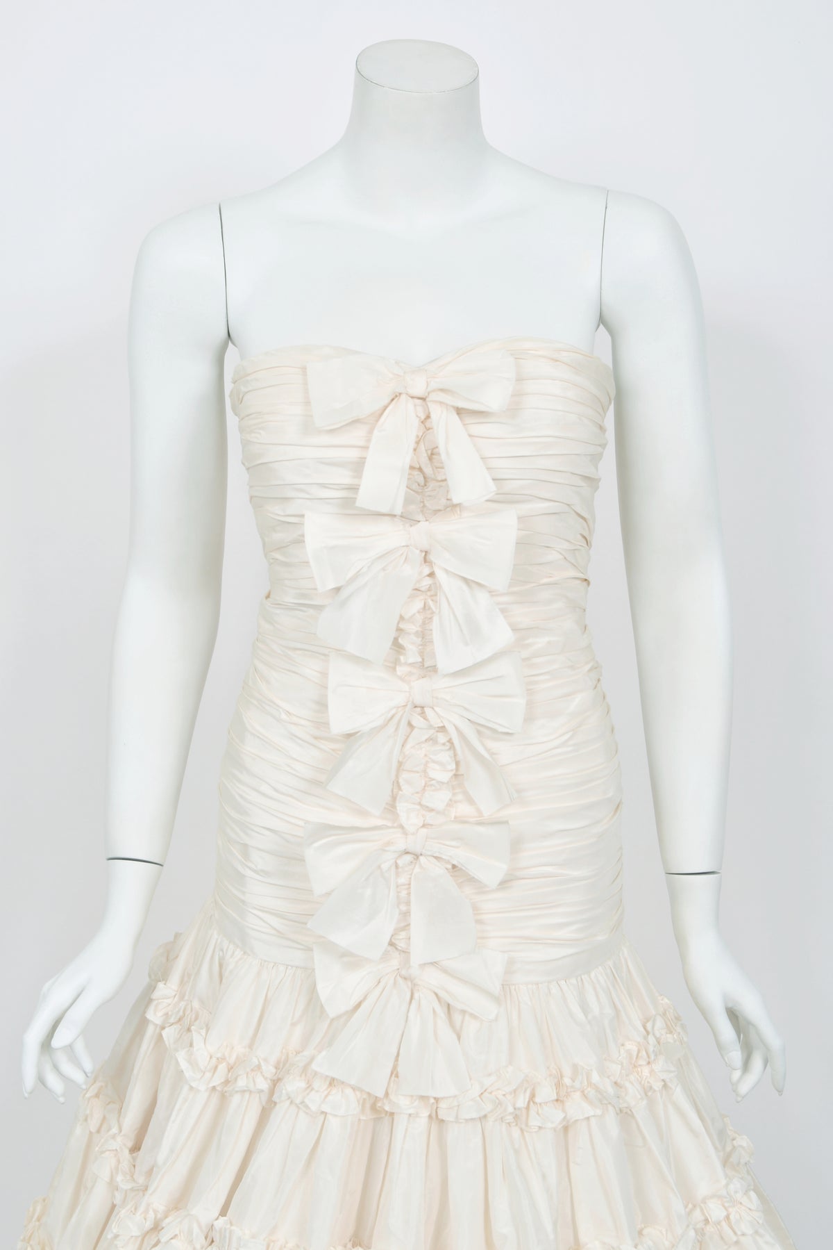 2007 Oscar de la Renta Runway Ivory White Ruched Silk Bustier Strapless Dress