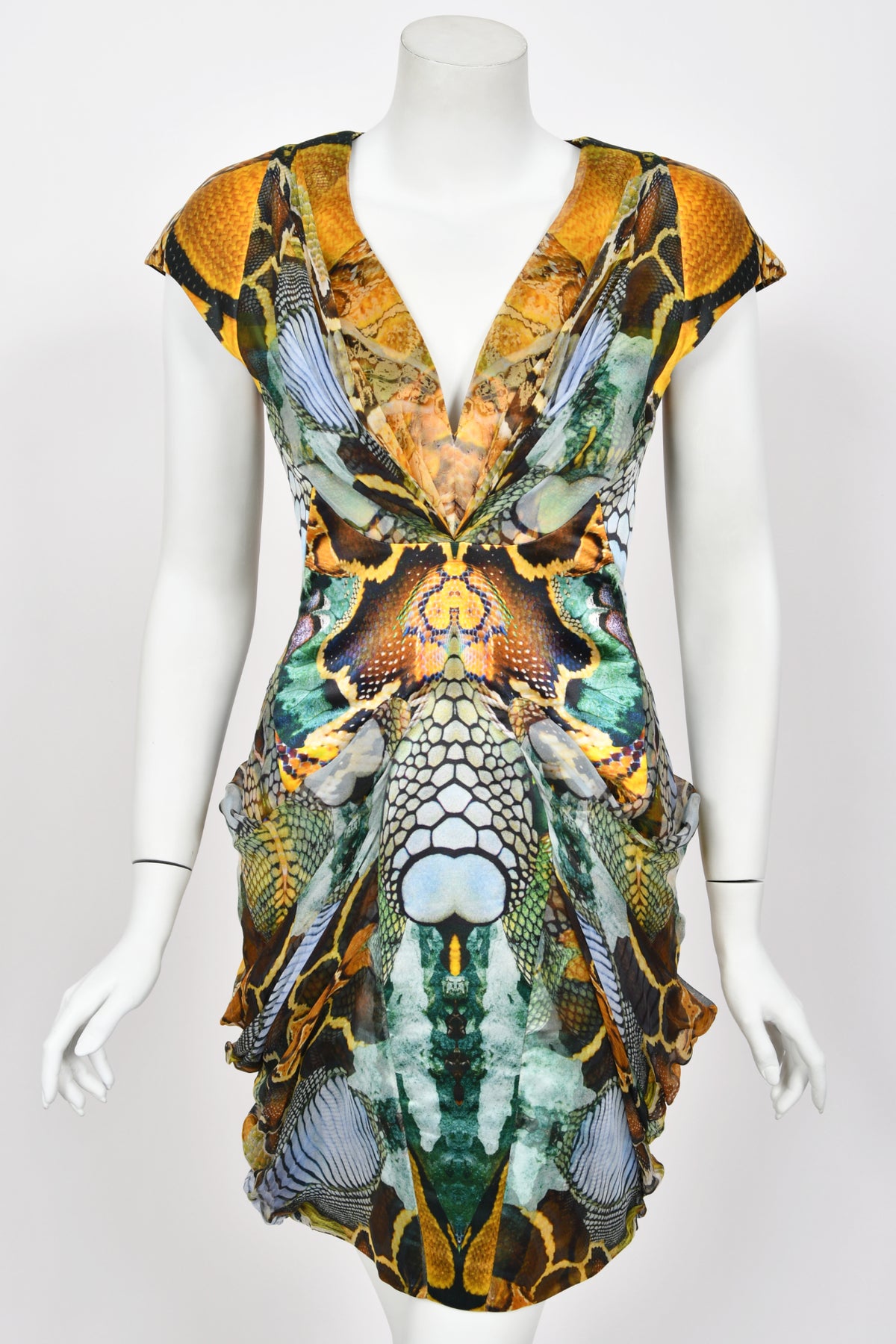 ワンピース MCQUEEN Spider web lace dress Alexander McQueen Dress with black/ivory spiderweb lace