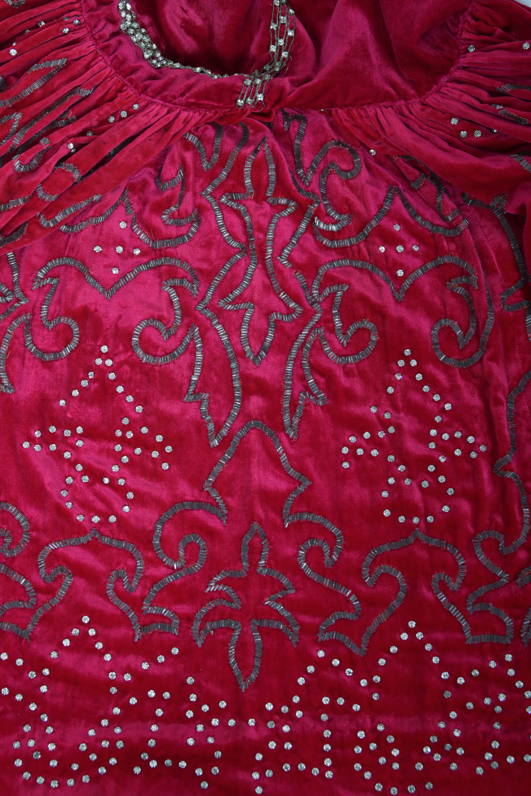 1920&#39;s Magenta Pink Beaded &amp; Rhinestone Velvet Back Cut-Out Flapper Dress