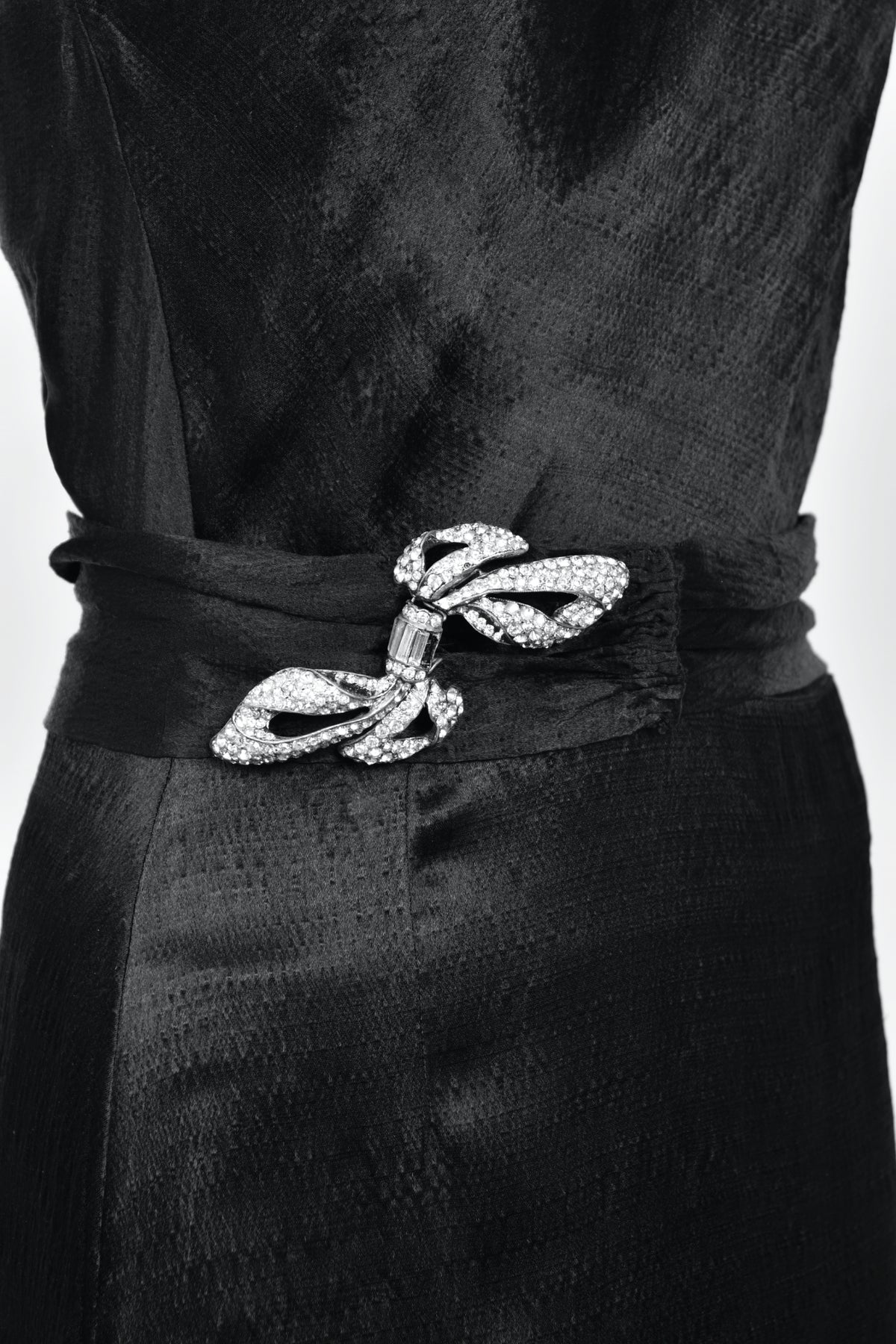 1930&#39;s Milgrim Couture Black Silk Rhinestone Deco-Bows Asymmetric Trained Gown