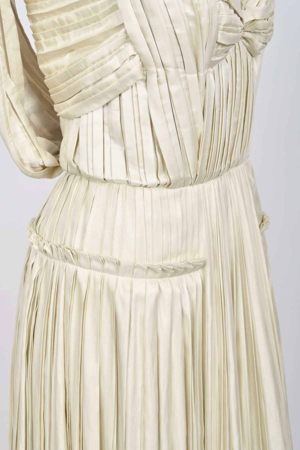 2009 Bottega Veneta Heavily Pleated Ivory Silk Bustier Runway Gown w/ Tags