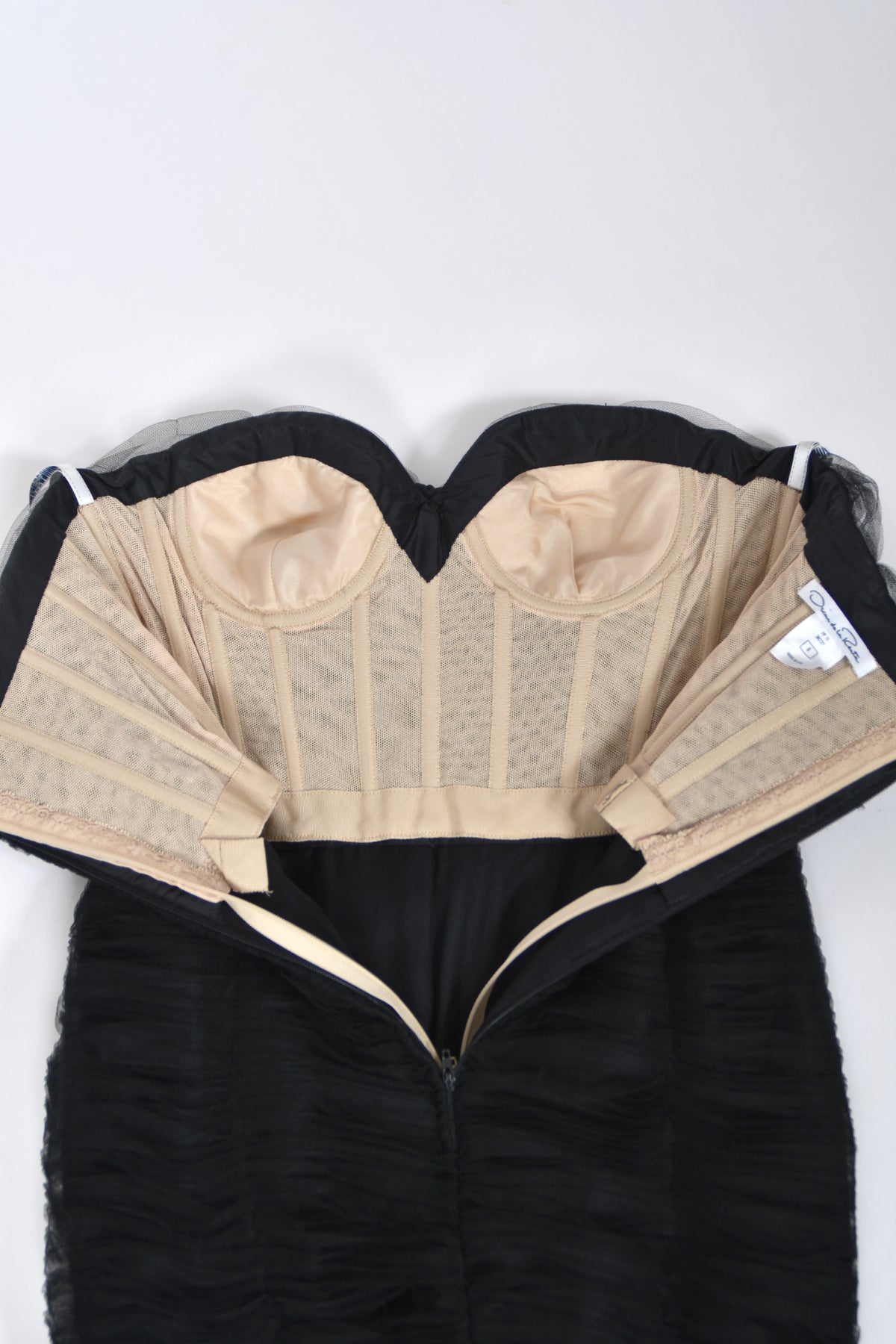 2011 Oscar de la Renta Black Ruched Silk Strapless Bustier Hourglass Trained Gown