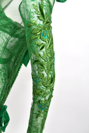 2011 Tom Ford Emerald Green Embroidered Sheer Tulle Lace Velvet-Bra Trained Editorial Gown
