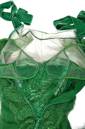 2011 Tom Ford Emerald Green Embroidered Sheer Tulle Lace Velvet-Bra Trained Editorial Gown