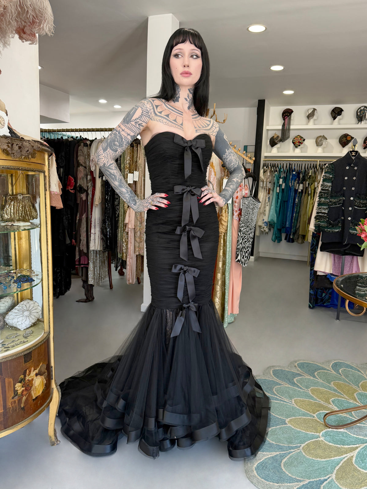 2011 Oscar de la Renta Black Ruched Silk Strapless Bustier Hourglass Trained Gown