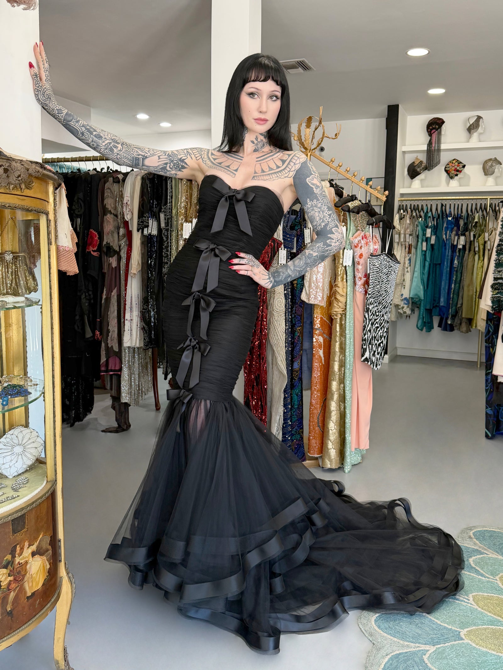 2001 Oscar de la Renta Black Silk Strapless Hourglass Trained Gown