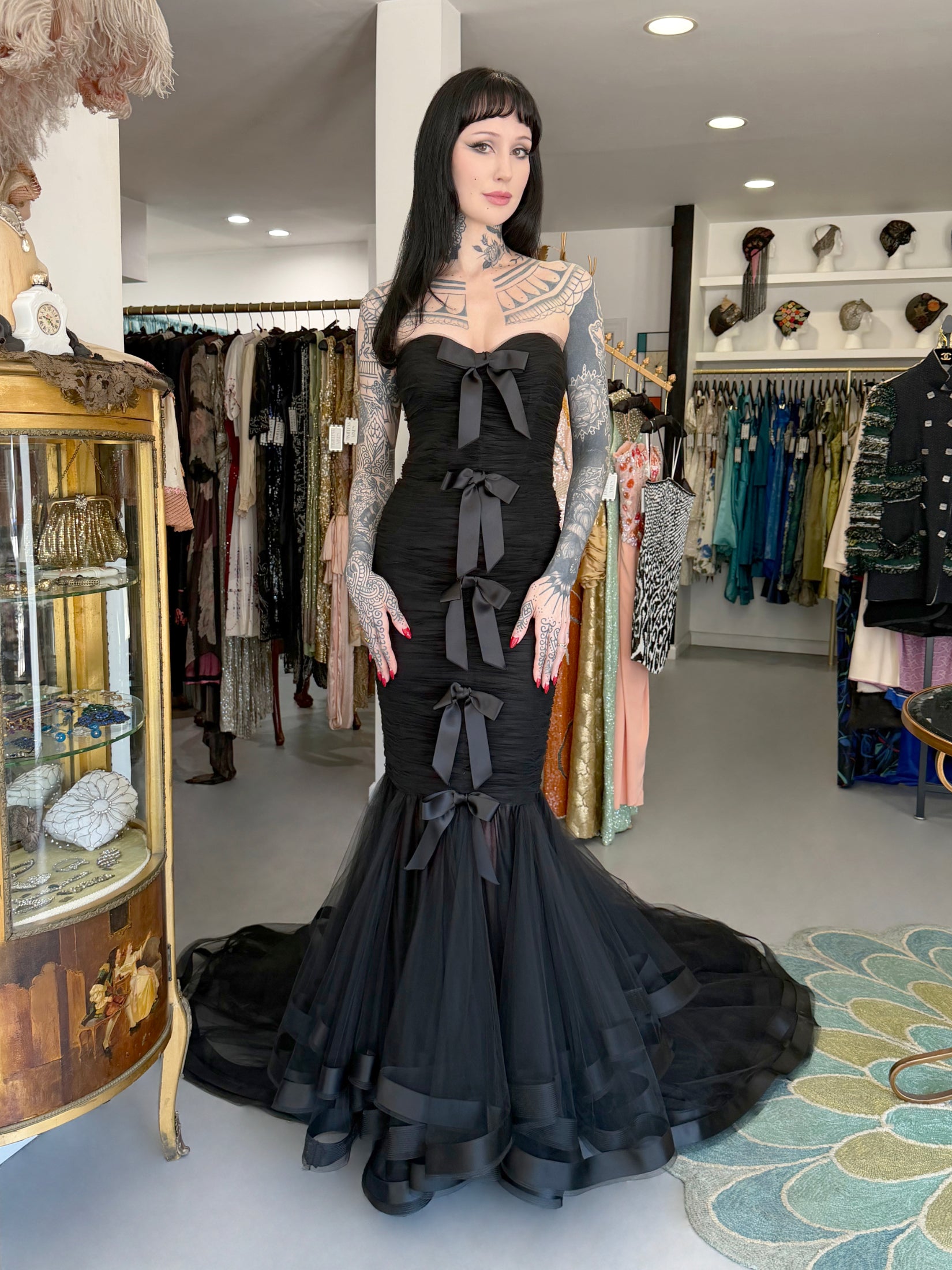 2001 Oscar de la Renta Black Silk Strapless Hourglass Trained Gown