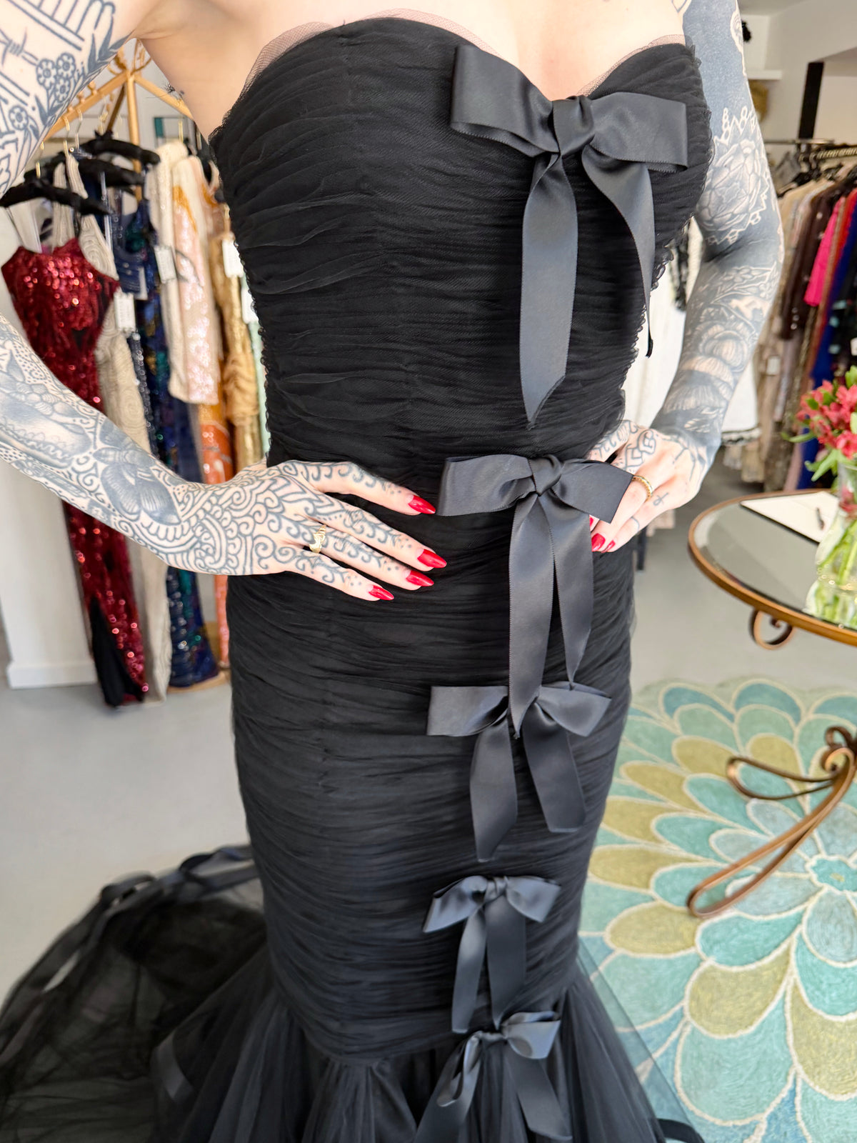 2011 Oscar de la Renta Black Ruched Silk Strapless Bustier Hourglass Trained Gown