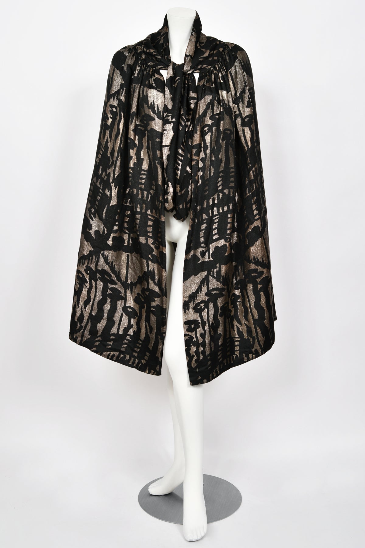 1920&#39;s Liberty &amp; Co Couture Metallic Gold Lamé Silk Art-Deco Motif Cape