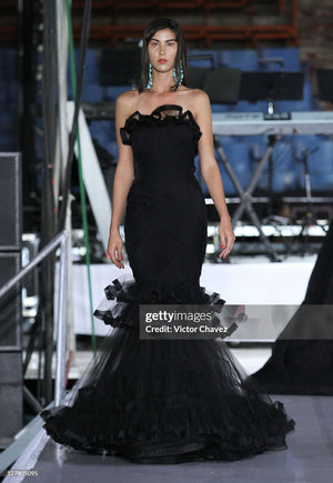 2011 Oscar de la Renta Black Ruched Silk Strapless Bustier Hourglass Trained Gown