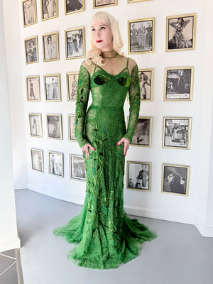 2011 Tom Ford Emerald Green Embroidered Sheer Tulle Lace Velvet-Bra Trained Editorial Gown