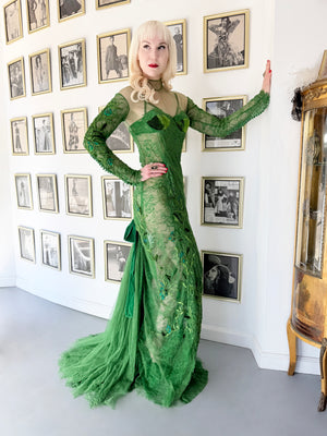 2011 Tom Ford Emerald Green Embroidered Sheer Tulle Lace Velvet-Bra Trained Editorial Gown