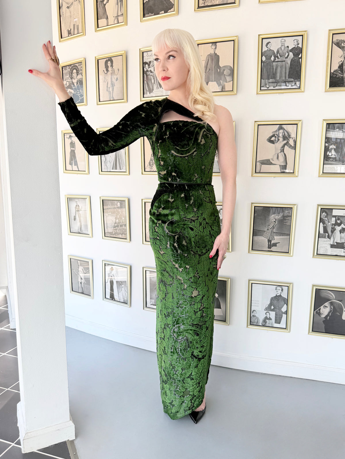 1990 Geoffrey Beene Couture 'Green Leaves' Sheer Devoré Velvet One-Sleeve Hourglass Gown