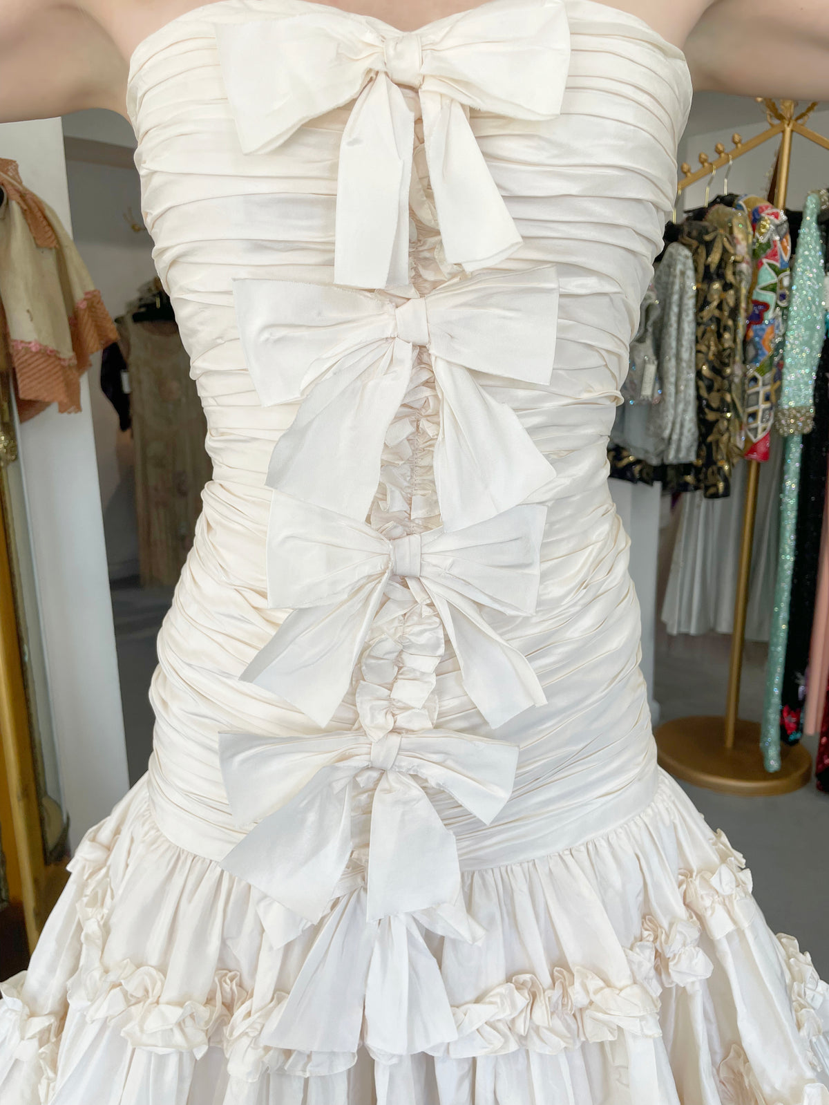 2007 Oscar de la Renta Runway Ivory White Ruched Silk Bustier Strapless Dress