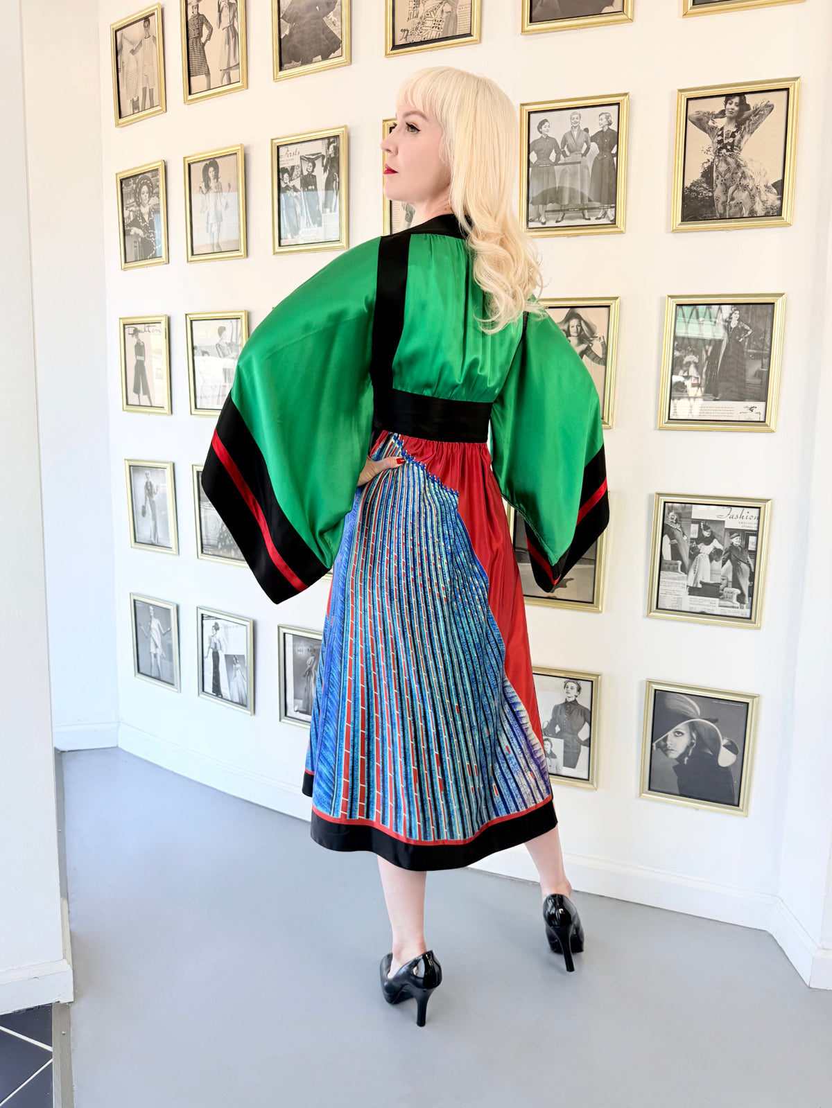 1977 Ungaro Haute Couture Runway Colorful Silk Kimono-Sleeve Tunic Blouse &amp; Skirt Ensemble