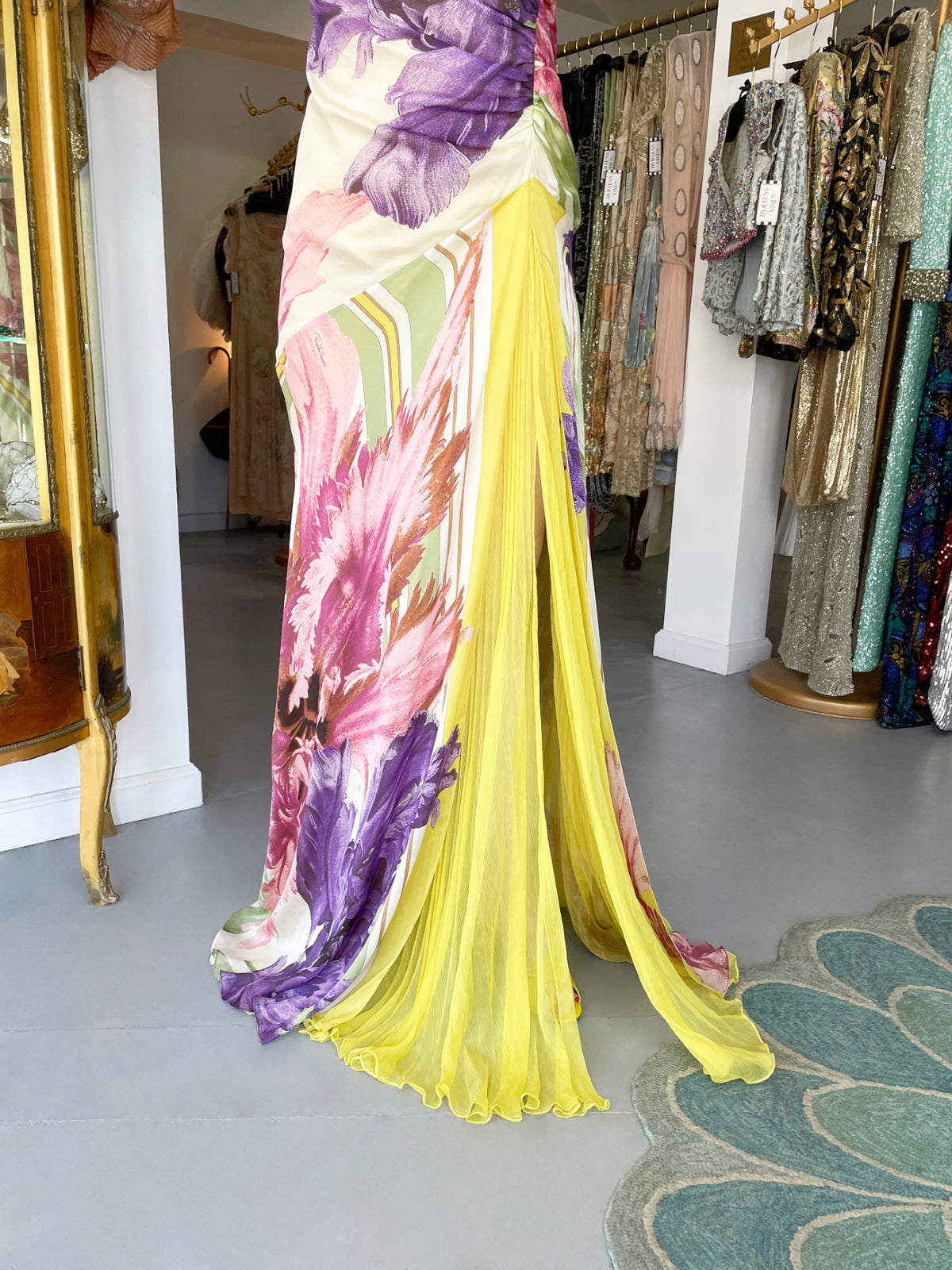 2005 Roberto Cavalli Large-Scale Floral Silk Bustier High-Slit Gown &amp; Shawl