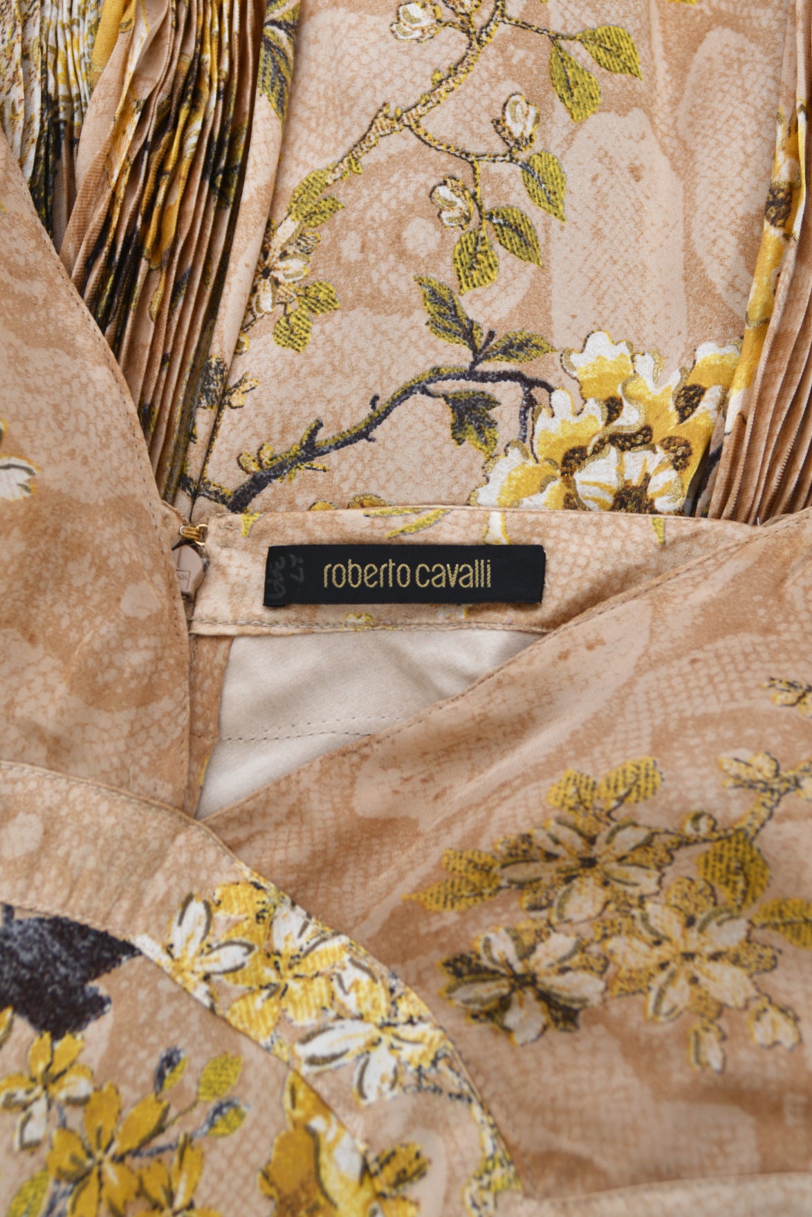 roberto cavalli dress Cheetah Print Gown Make a statement with this iconic piece. Roberto Cavalli Vintage Knee-Length Dress