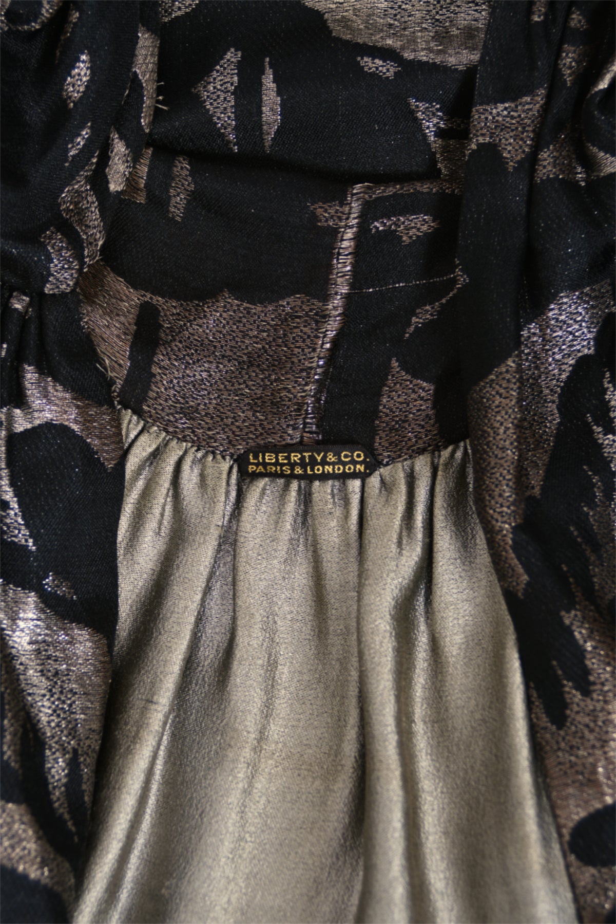 1920&#39;s Liberty &amp; Co Couture Metallic Gold Lamé Silk Art-Deco Motif Cape