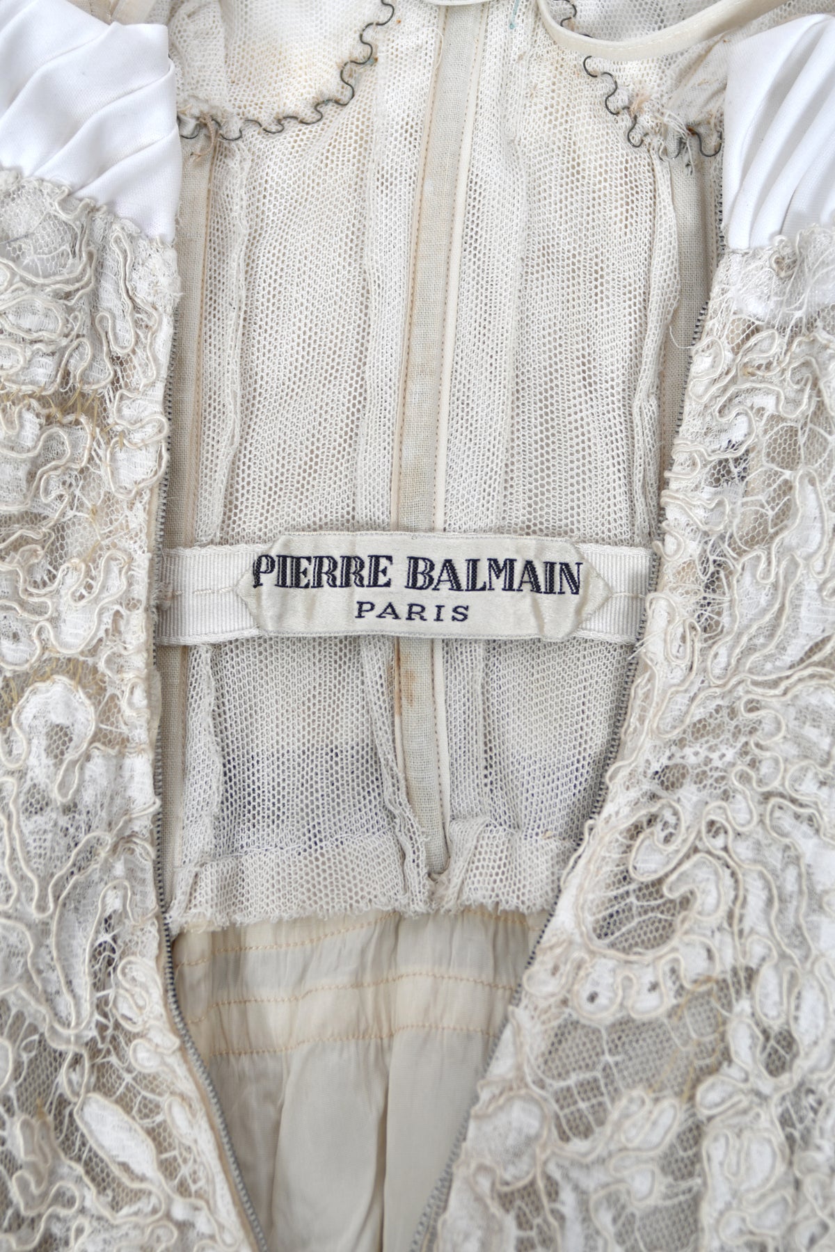 1956 Pierre Balmain Haute Couture Ivory French Lace Strapless Bustier Full-Skirt Dress
