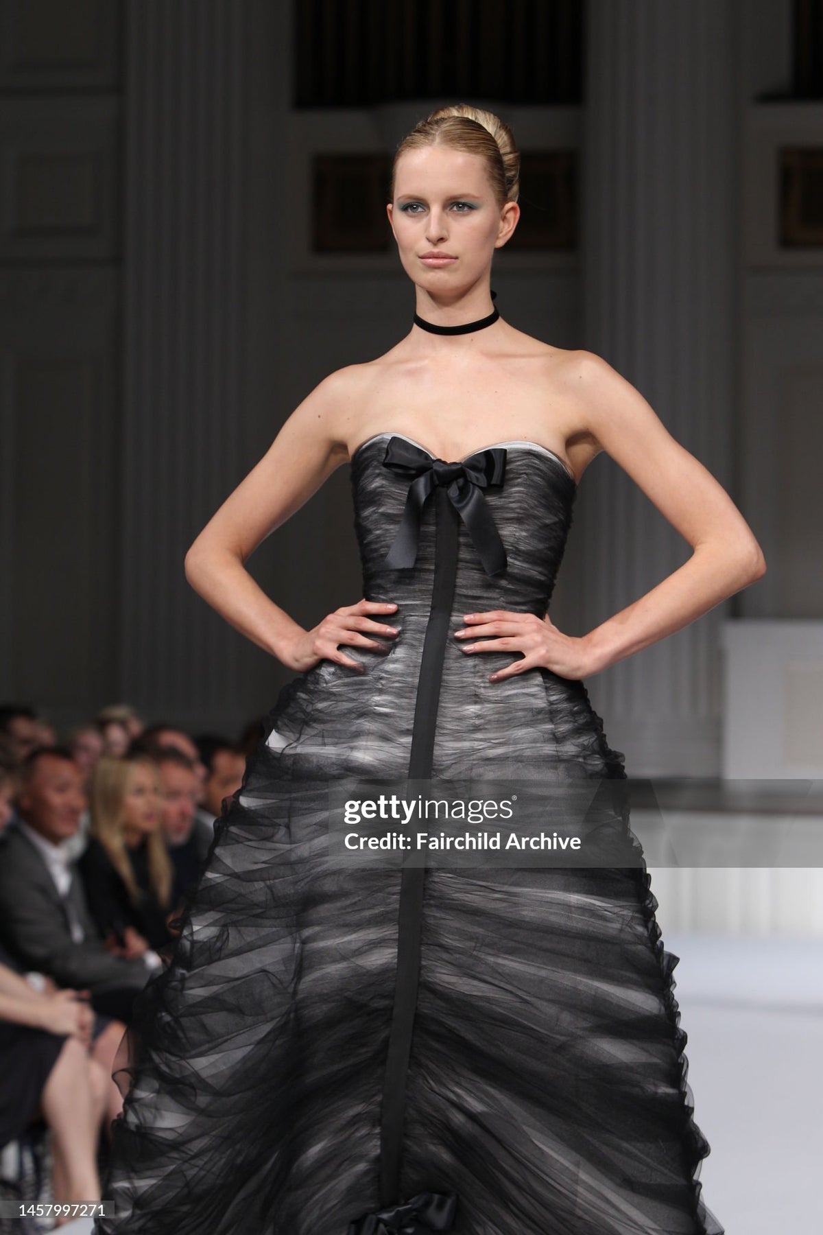 2011 Oscar de la Renta Black Ruched Silk Strapless Bustier Hourglass Trained Gown