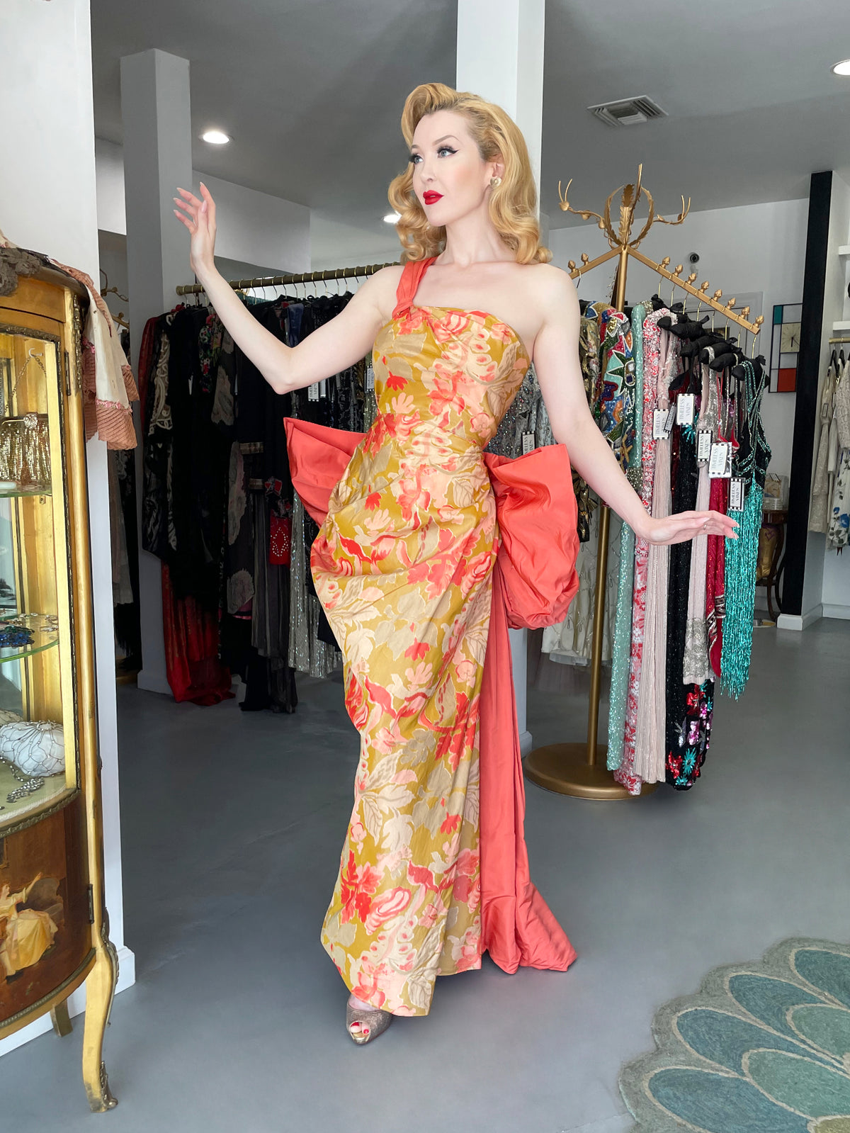 1950&#39;s Rosalie Macrini Couture Watercolor Floral Silk Sculptural Back-Bow Gown